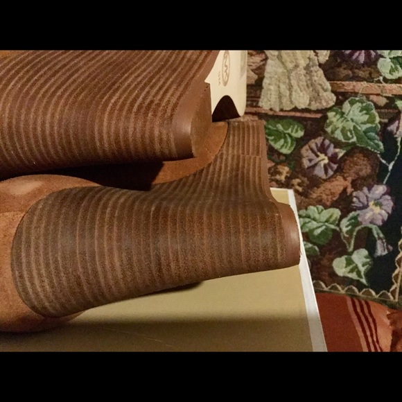 Michael Kors Pierce Boots - Picture 4 of 8